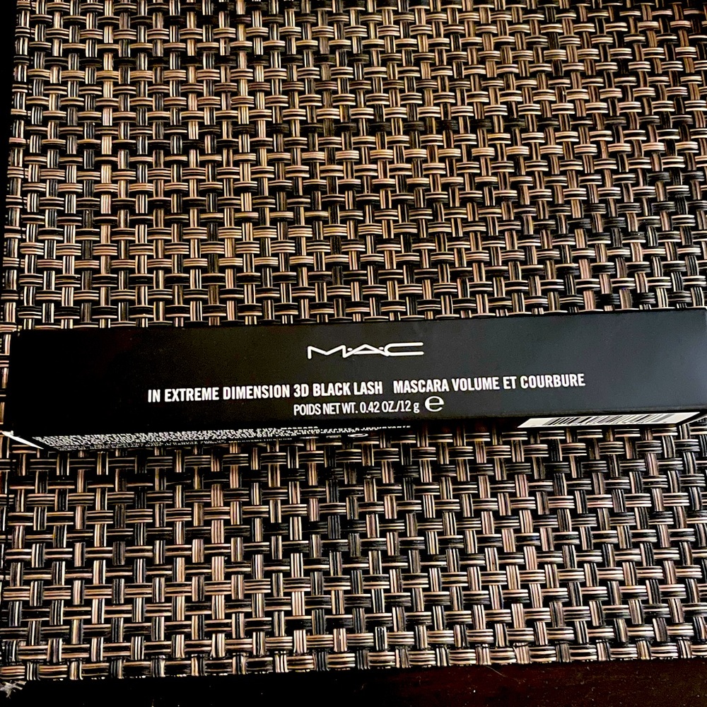 NWT- MAC- In Extreme Dimension 3D Black Lash Mascara